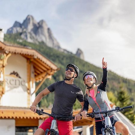 Rene Dolomites Boutique Hotel Поцца-ді-Фасса Екстер'єр фото